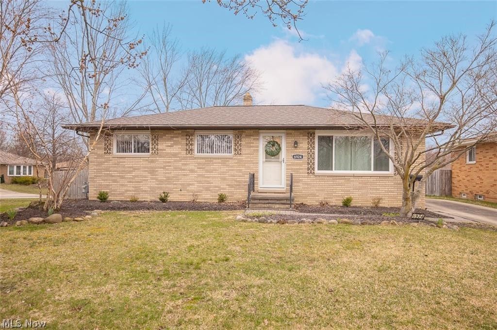 Photo of 6924 Day Drive, Parma, OH 44129 (MLS # 5207564)