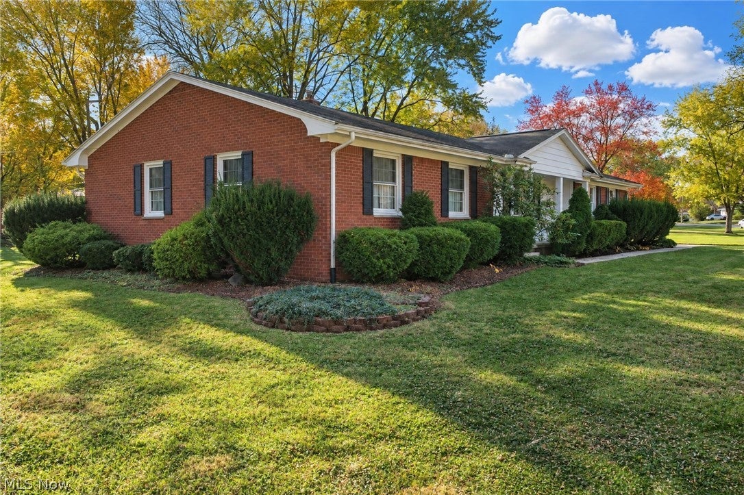594 N Hidden Valley Road