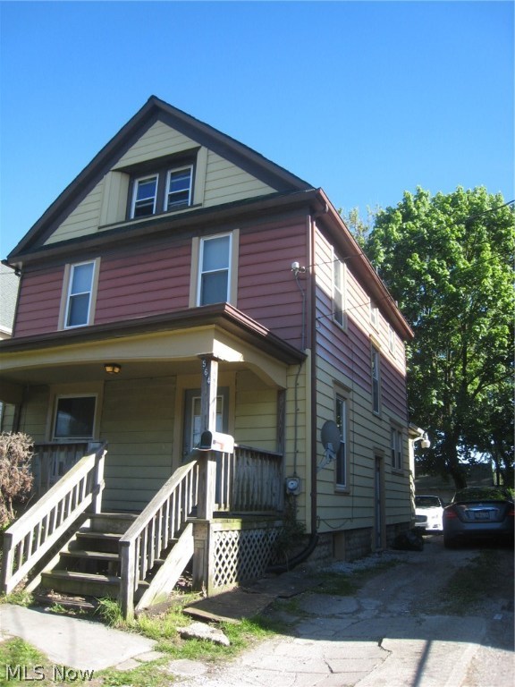 Fantastic opportunity for a student rental right next to the university!! Outstanding cash flow and no major updates needed. The roof, windows, kitchen, and furnace are all newer. Don't let this investment opportunity pass!