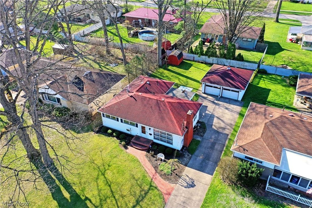 Photo of 1737 Westwood Drive NW, Warren, OH 44485 (MLS # 5200111)