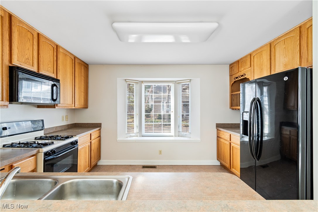 753 Cascade Mills Drive, Akron, Ohio image 10