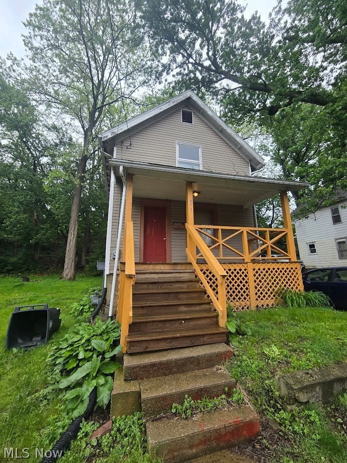 Photo of 975 Owen Avenue, Akron, OH 44311 (MLS # 5211739)