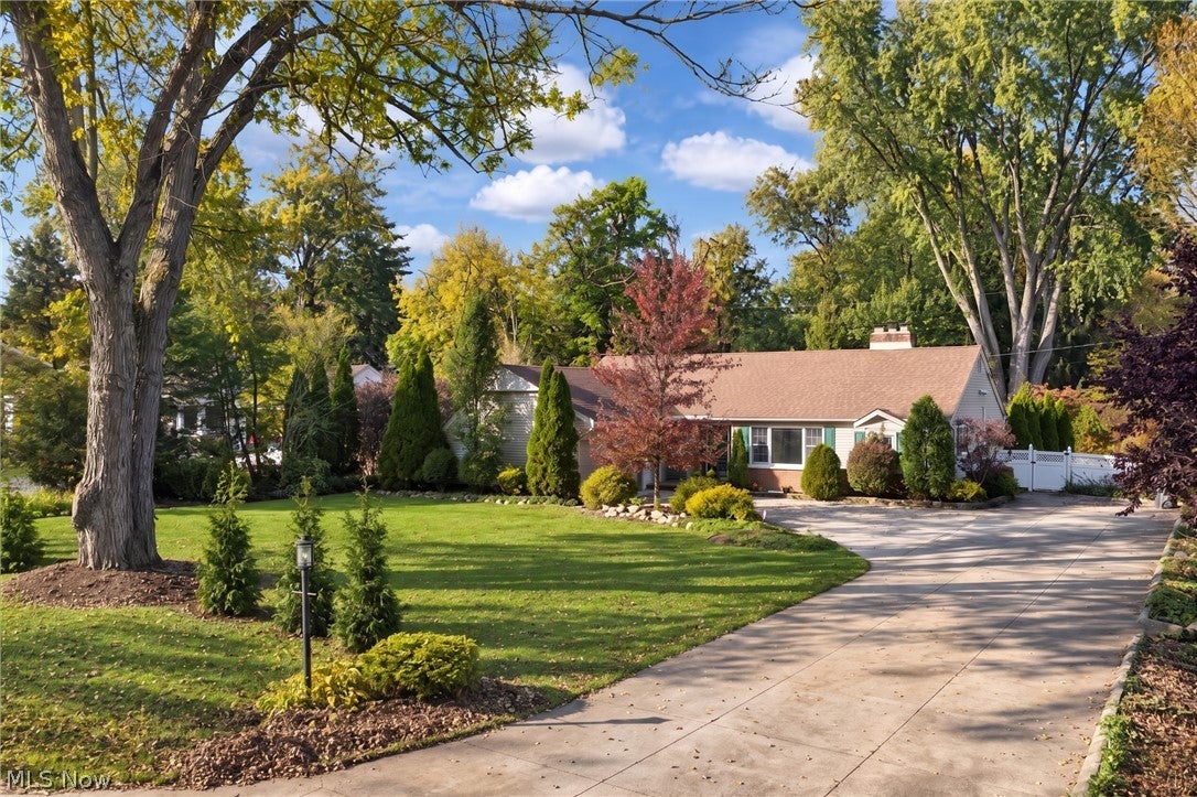 2443 Ridgewood Road