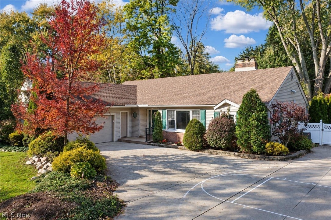 2443 Ridgewood Road