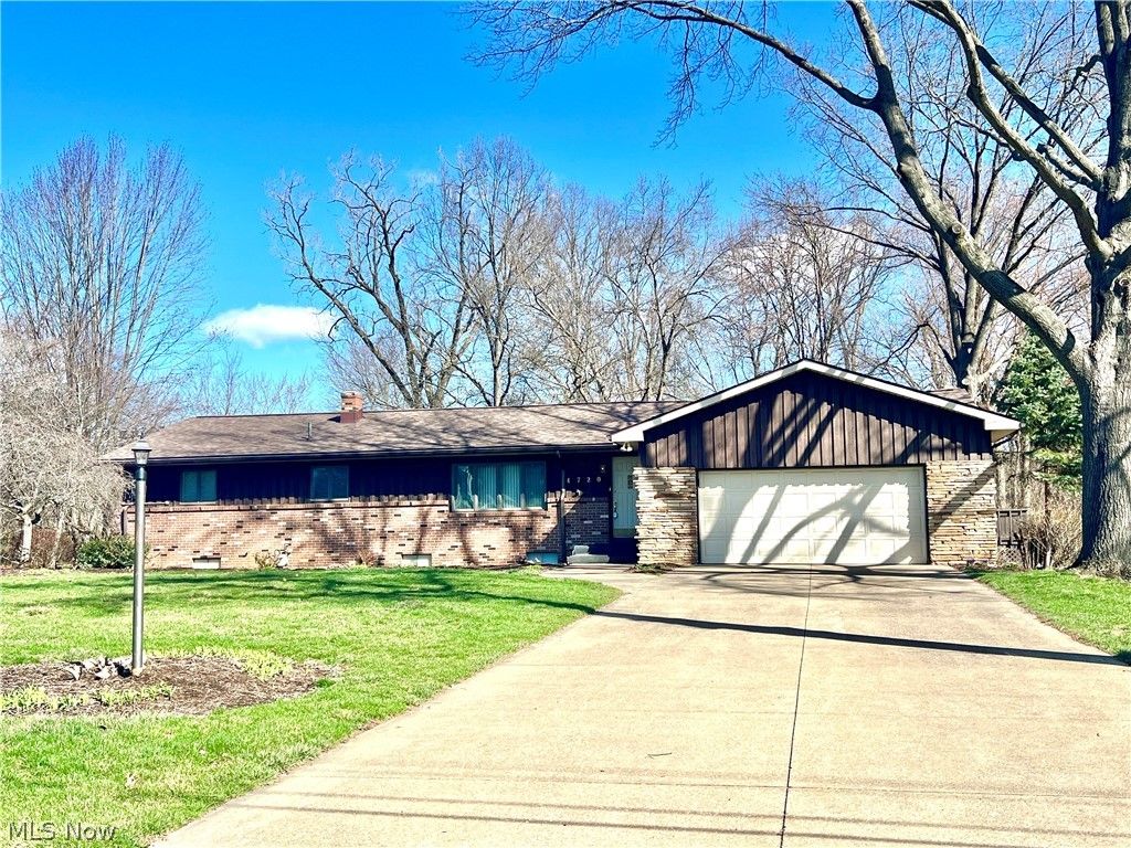 Photo of 4720 Strouble Drive NW, Canton, OH 44718 (MLS # 5197868)