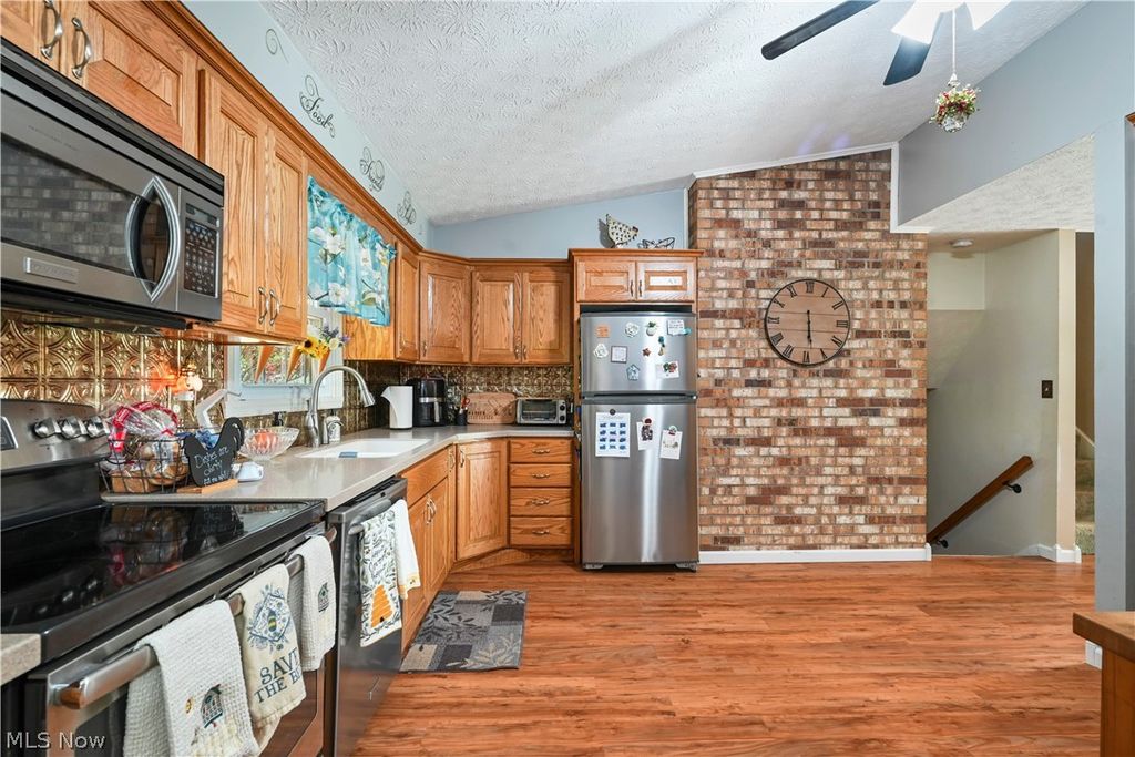 Photo of 8441 Carriage Hill Drive NE, Warren, OH 44484 (MLS # 5212390)