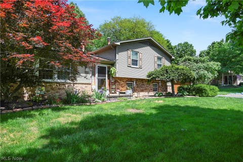 Homes For Sale - 8441 Carriage Hill Drive<br/> Warren, OH 44484