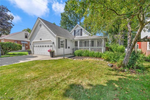 Homes For Sale - 360 Huntmere Drive<br/> Cuyahoga County, Bay Village, OH 44140