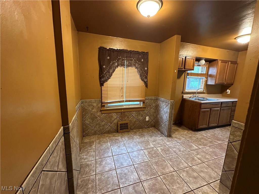 464 W Hylda Avenue, Youngstown, Ohio image 4