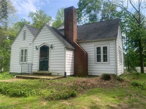 Homes For Sale - 1340 N Lincoln Avenue<br/> Salem, OH 44460