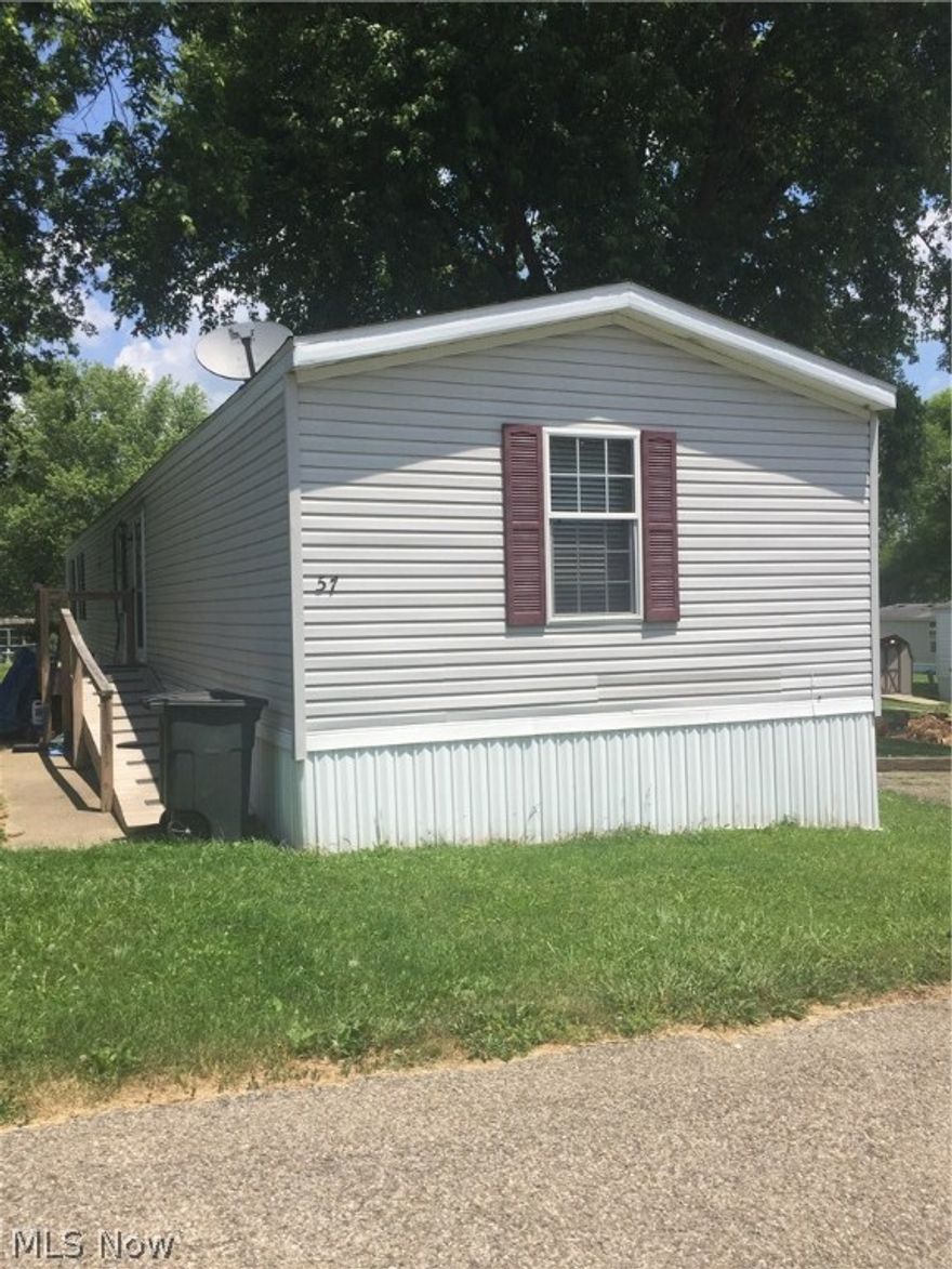 Well kept manufactured home in Colonial Hills. This is a 2000 Ashland Bluegrass 16X80 with 3 bedrooms and 2 baths. Ceiling fans throughout with central air in place. Located beside Maysville School area and close to shopping. Home can be moved or left in place . The lot rent is $275 monthly with water and trash pick up included. Great clean place to start living on a budget.