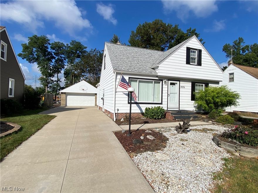 *** One Owner Beauty *** Well Maintained Home on a quiet, Private Cul-De-Sac Street *** 3 Bedrooms, 2 Full Baths and 2 Car Block Garage with Opener *** First Floor Step-Down Family Room with Gas Stove and Sliding Glass Doors to Patio *** Newer Roof and Appliances *** Extra Large Eat-In-Kitchen with Dining Room Area ***