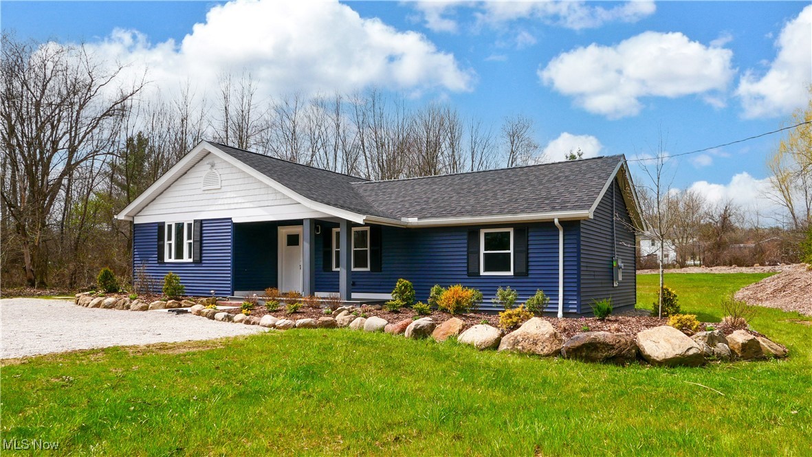 16222 Paulette Drive, Burton, Ohio image 3