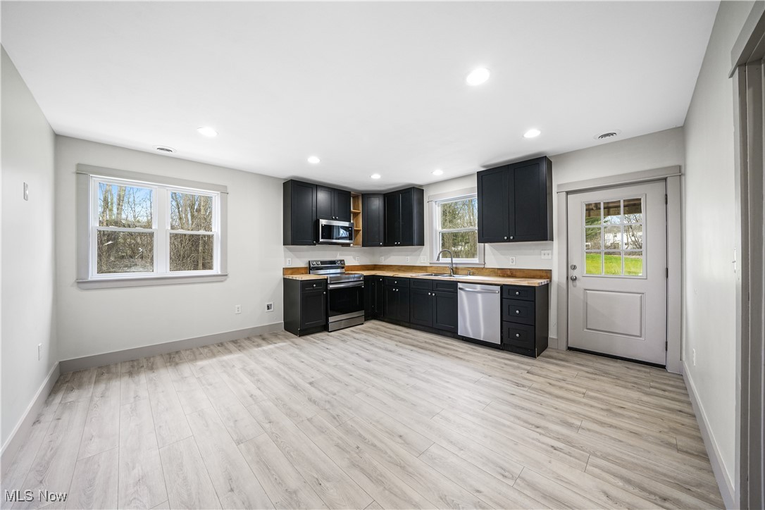 16222 Paulette Drive, Burton, Ohio image 23