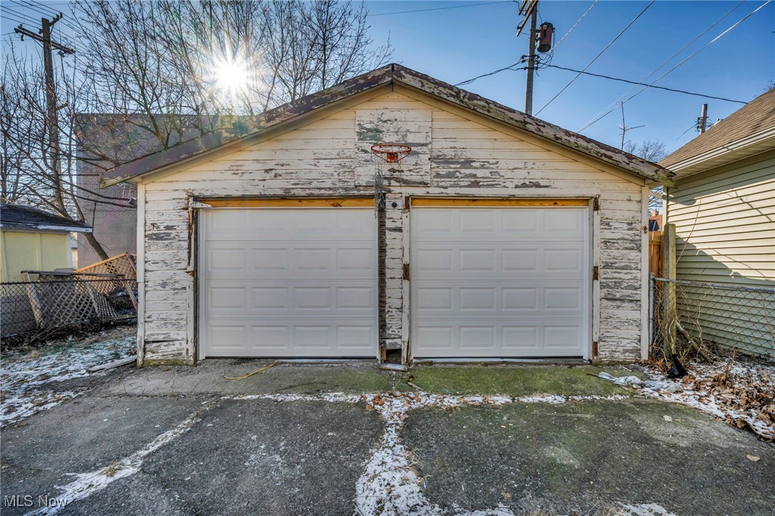 James M Hoyts - Residential