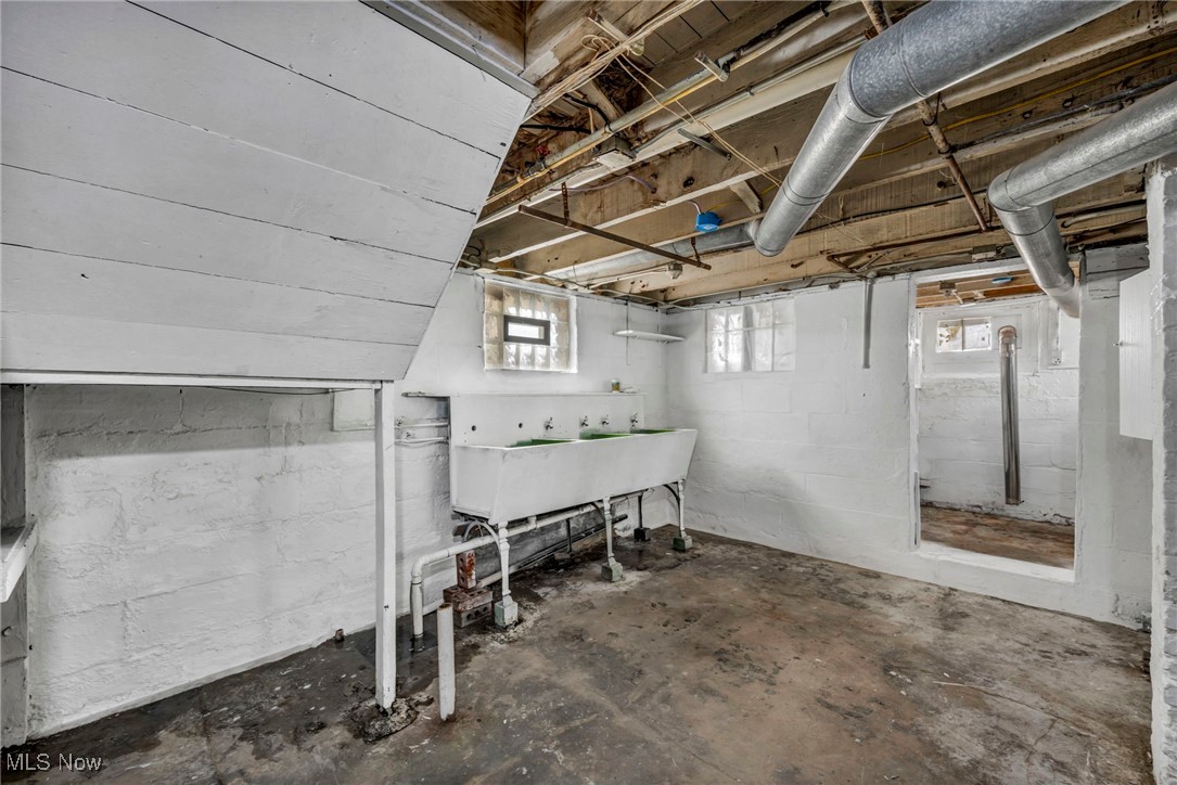 James M Hoyts - Residential