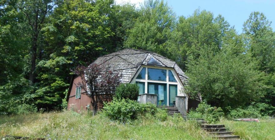 Come see the wonderful site this house enjoys, including a stream running through the 2.7 acres parcel.  It is a private lot on a highly desired neighborhood. This is a project house, it requires substantial renovations.