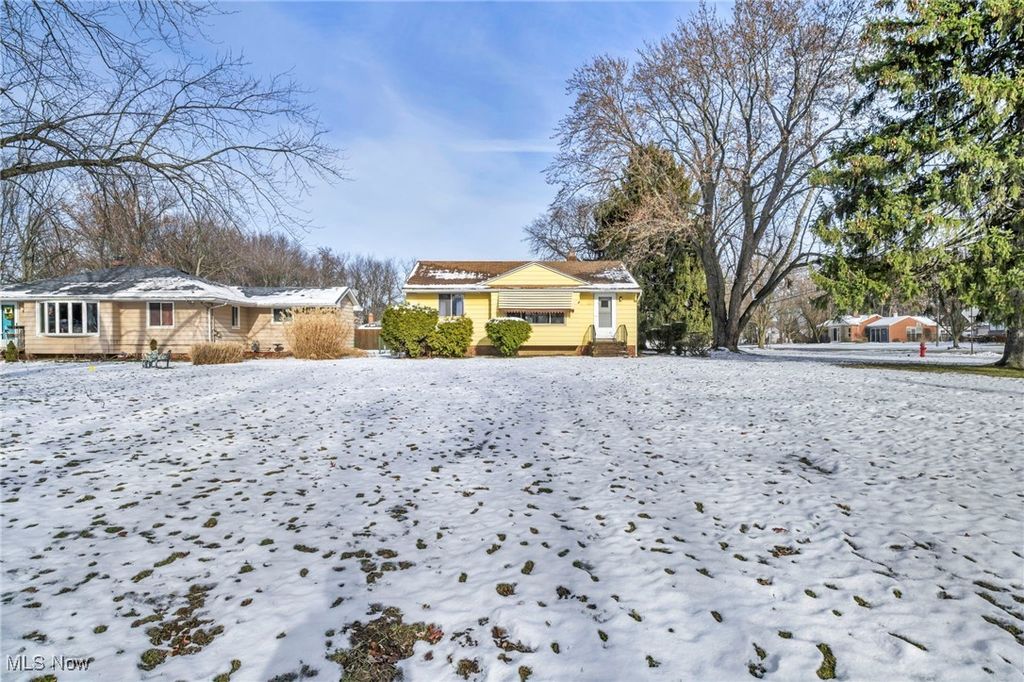 Photo of 6719 Smith Road, Middleburg Heights, OH 44130 (MLS # 5176535)