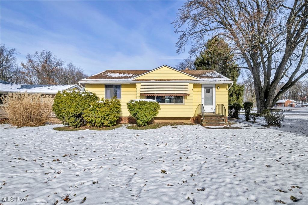 Photo of 6719 Smith Road, Middleburg Heights, OH 44130 (MLS # 5176535)