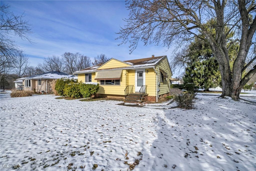 Photo of 6719 Smith Road, Middleburg Heights, OH 44130 (MLS # 5176535)