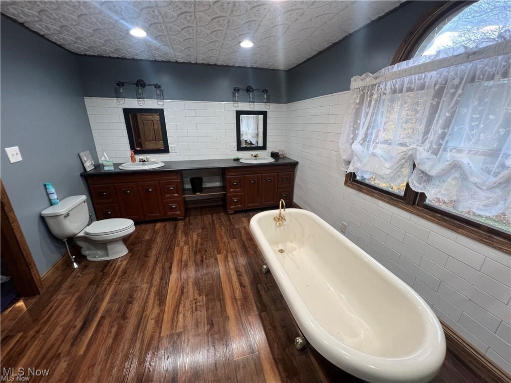 East Liverpool, Ohio 43920, United States, 4 Bedrooms Bedrooms, ,2 BathroomsBathrooms,Residential,Active,171169