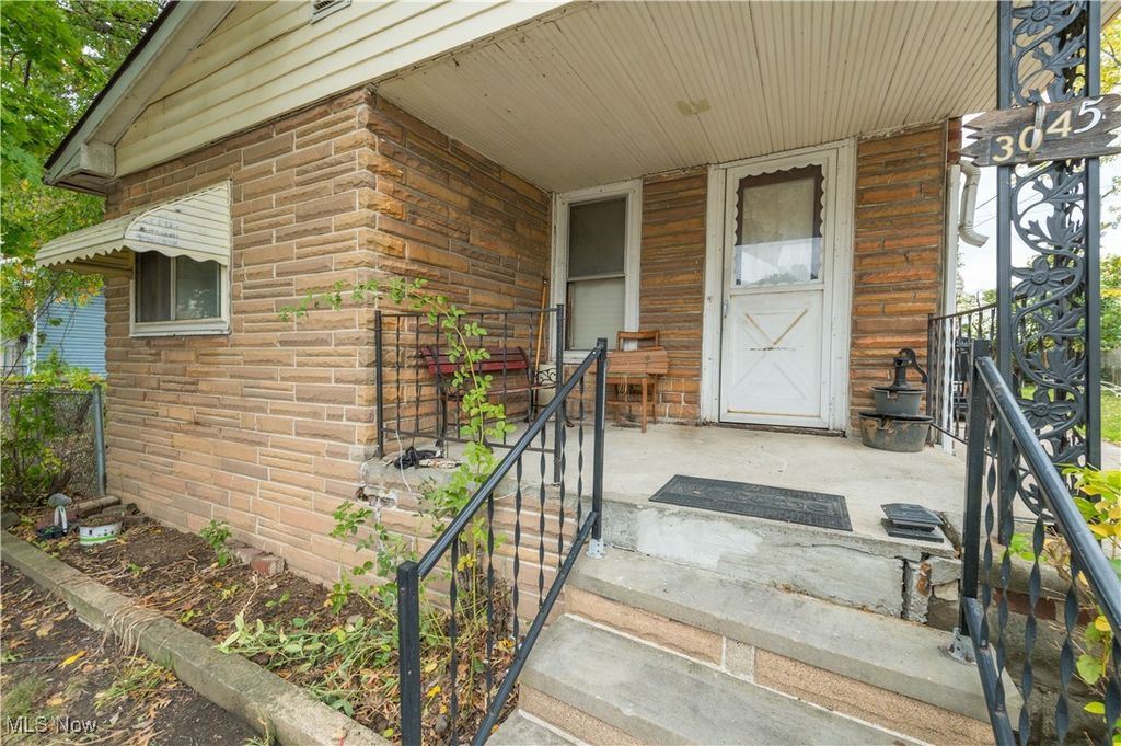Photo of 3045 W 104th Street, Cleveland, OH 44111 (MLS # 5167936)