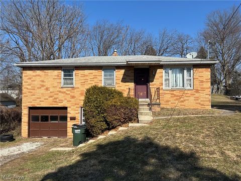 Homes For Sale - 627 Lincoln Avenue<br/> Barberton, OH 44203