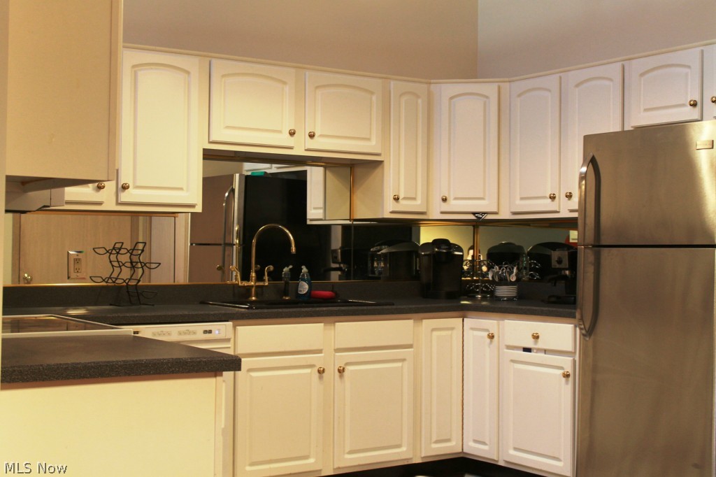 Cambridge/Crk Condos Ph I - Residential