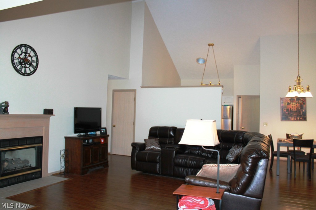 Cambridge/Crk Condos Ph I - Residential