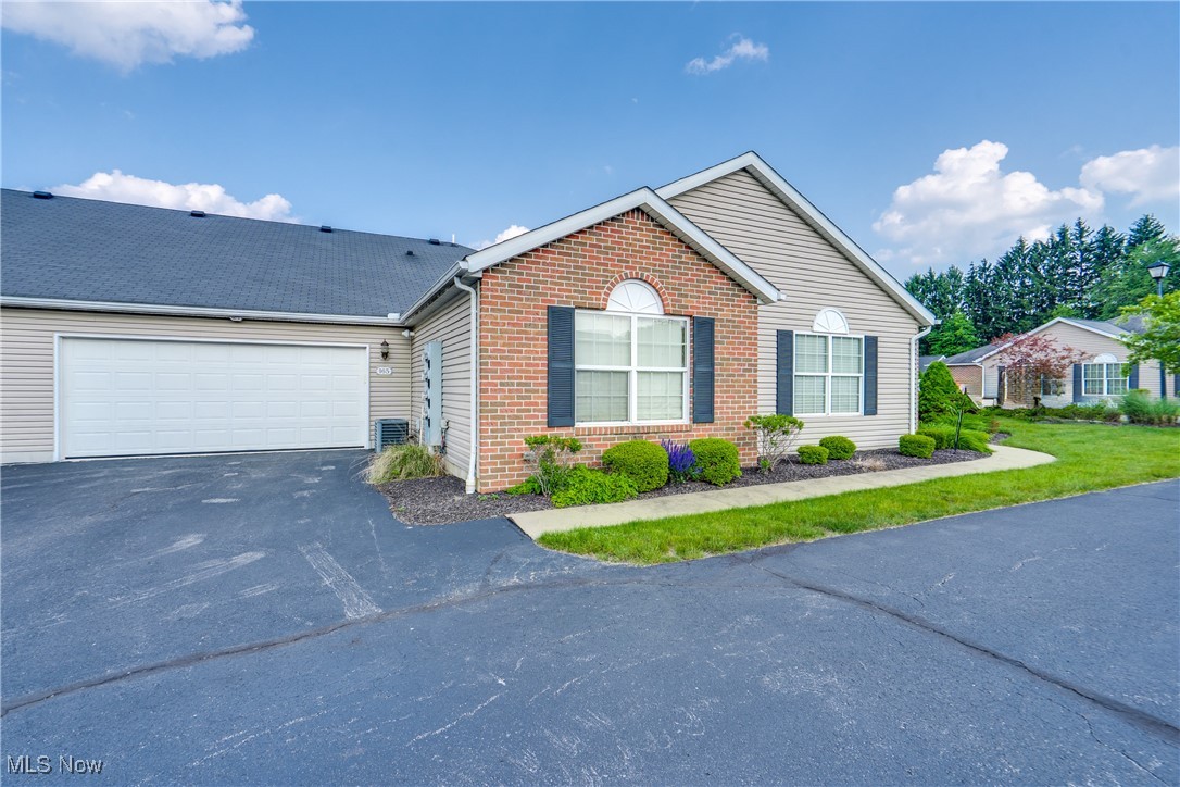 165 Woodbury Glen Street, Hartville, Ohio image 31