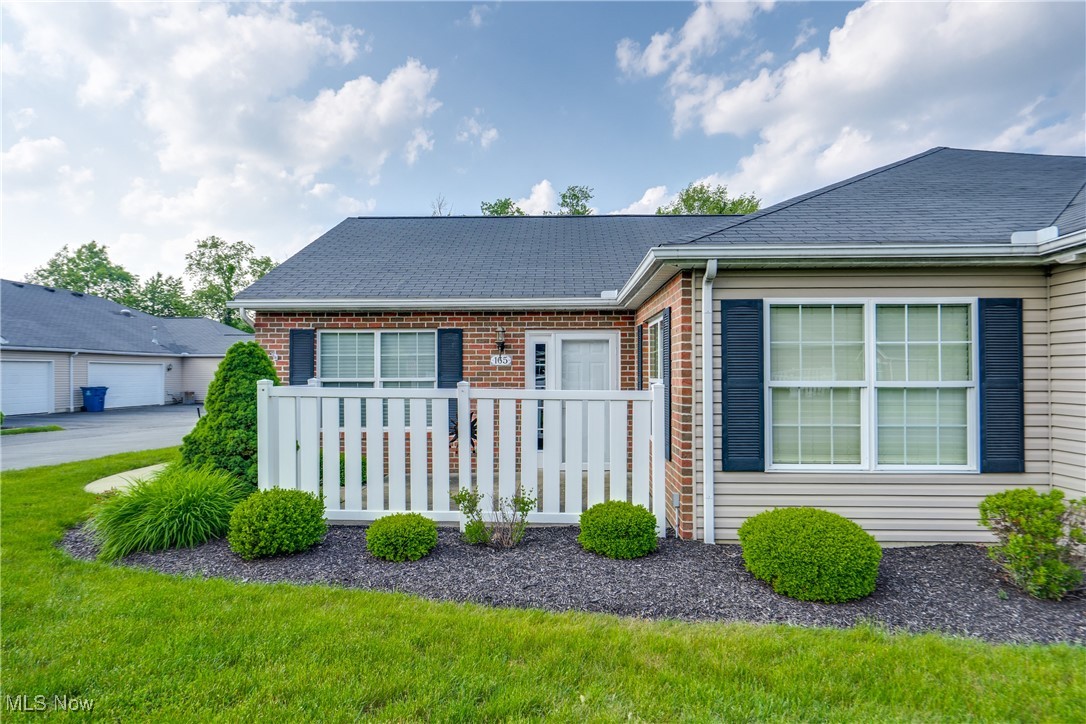 165 Woodbury Glen Street, Hartville, Ohio image 3