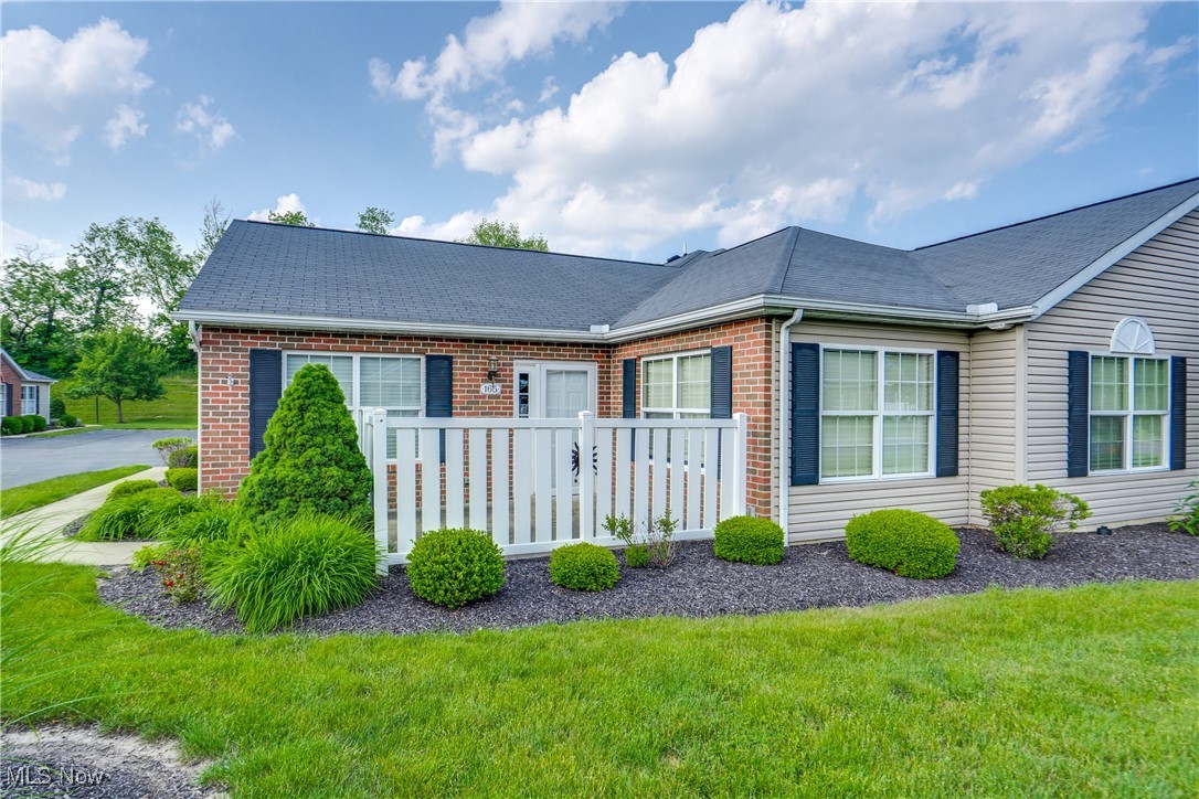 165 Woodbury Glen Street, Hartville, Ohio image 2