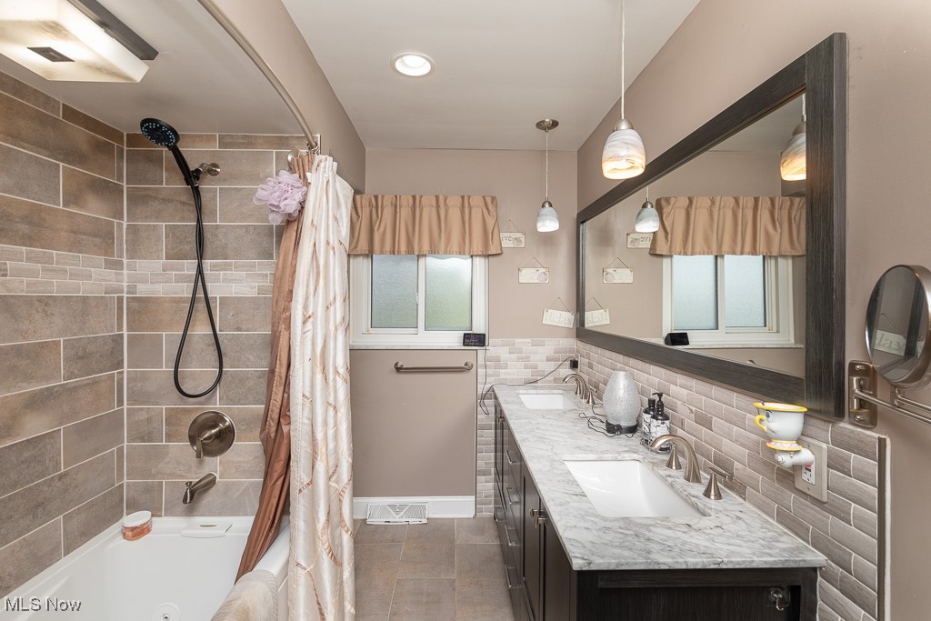 8605 Banner Lane, Parma, Ohio image 16