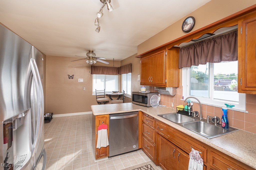 8605 Banner Lane, Parma, Ohio image 8