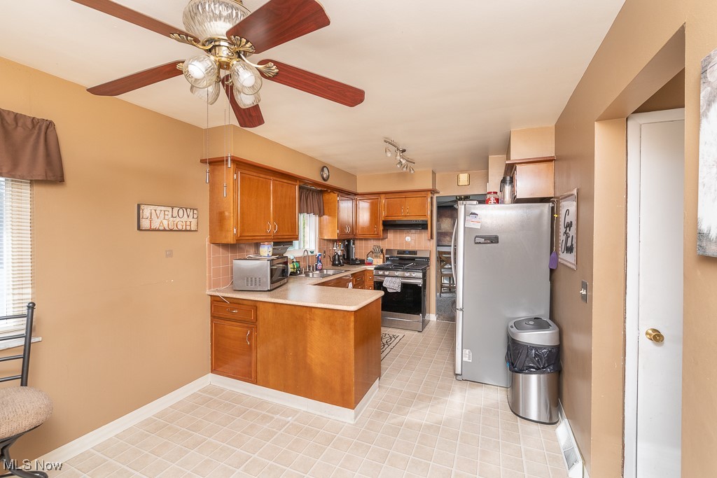 8605 Banner Lane, Parma, Ohio image 11