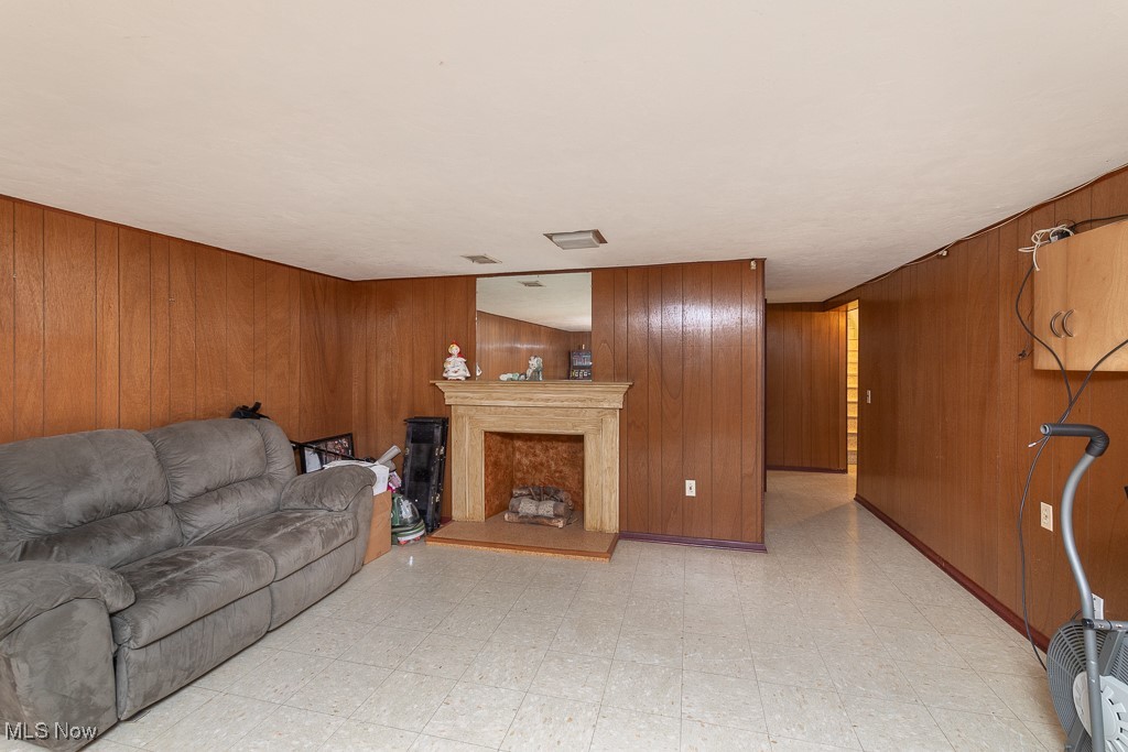 8605 Banner Lane, Parma, Ohio image 22