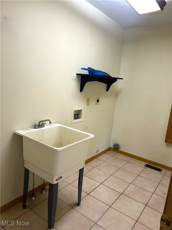 Main image without alt text