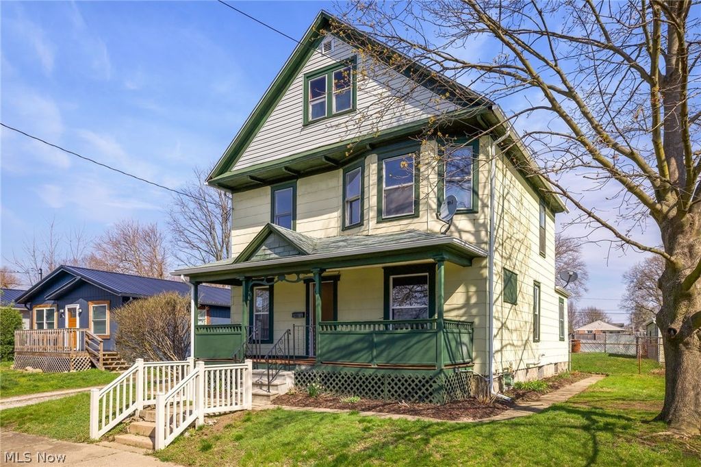 Photo of 941 Carnegie Avenue, Akron, OH 44314 (MLS # 5200678)