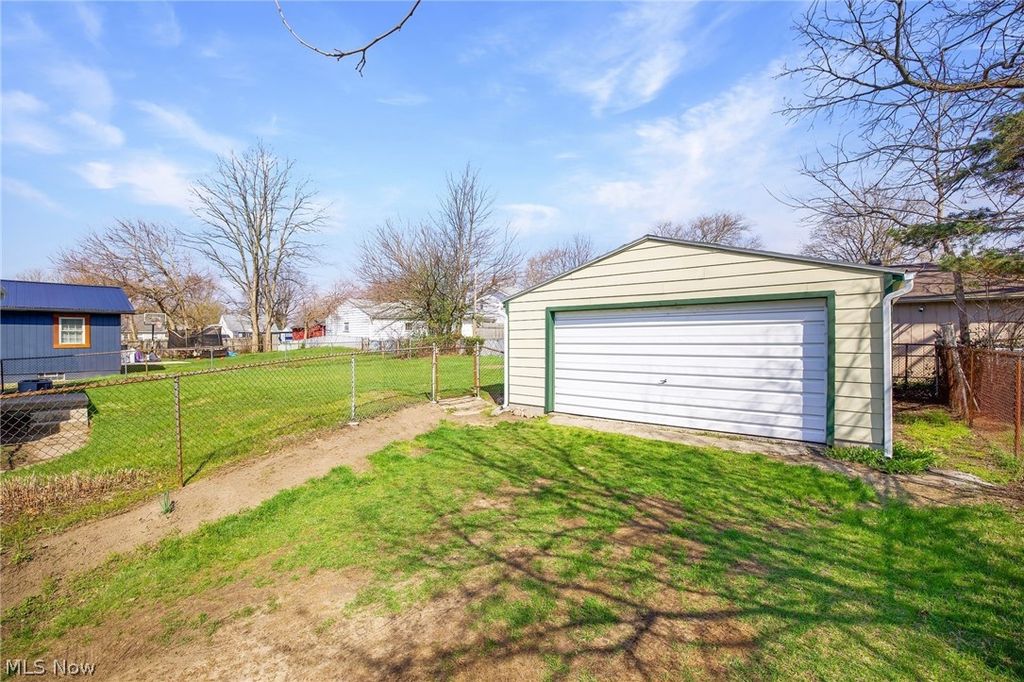 Photo of 941 Carnegie Avenue, Akron, OH 44314 (MLS # 5200678)