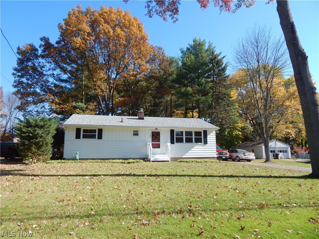 Gorgeously updated ranch! Move in ready first floor living. Two steps from side foyer into kitchen. New kitchen with SS appliances.
Hardwood floors, updated full bath. Waterproof basement with Rec. Room. Oversize Garage. Two-Three car. Newer Windows, roof and featuring
Large wooded lot, 236 deep. MOVE IN READY!