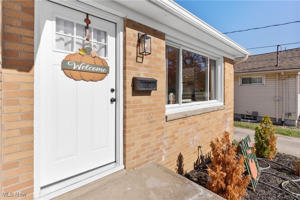 Photo of 1618 W 28th Street, Lorain, OH 44052 (MLS # 5167903)