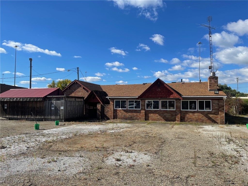 For Lease: 6,332 sf brick restaurant built in 1969 and located in Jackson Twp. Formerly the Geisen Haus Resturant. Liquor license available. Lots of parking and signage. NNN applies.