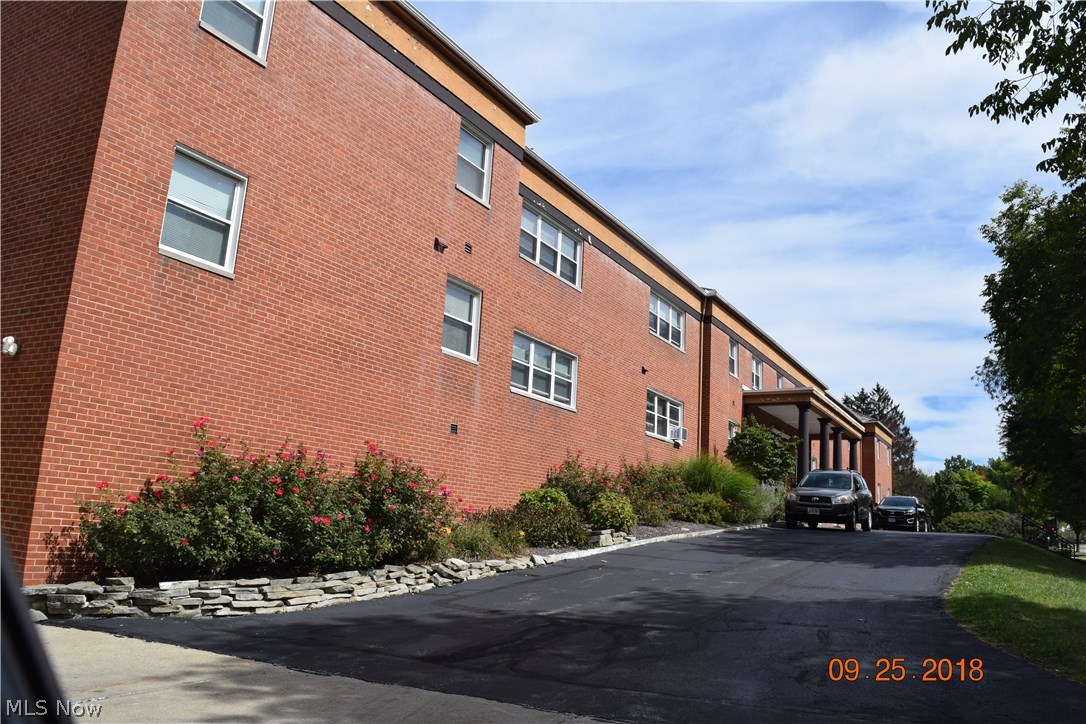 The Daleford House is a beautiful 18 units apartment community located in the historic Shaker Heights area. The building is across the street from the RTA rapid line, which provides you with ease of access to downtown Cleveland and all it has to offer. The building is in walking distance from public amenities, local shops, and restaurants and has ease of access to local highways. This two-bedroom unit has carpet throughout, neutral decor, walk-in closet, and kitchen with plenty of cabinet space and appliances included. There is a lobby area and shared laundry room on the first and second floor. Shared patio area rear of the building.