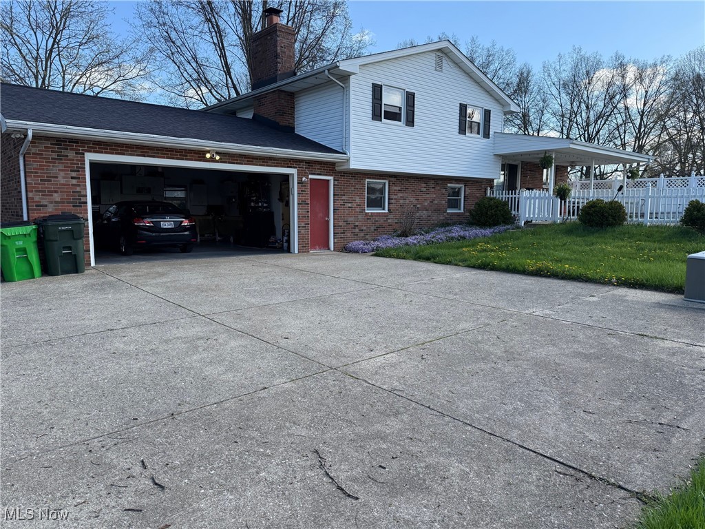 8754 NE Lynnett Street, Alliance, Ohio image 2