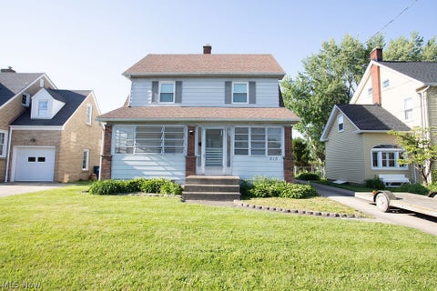 Photo of 213 Como Street, Struthers, OH 44471 (MLS # 5215378)