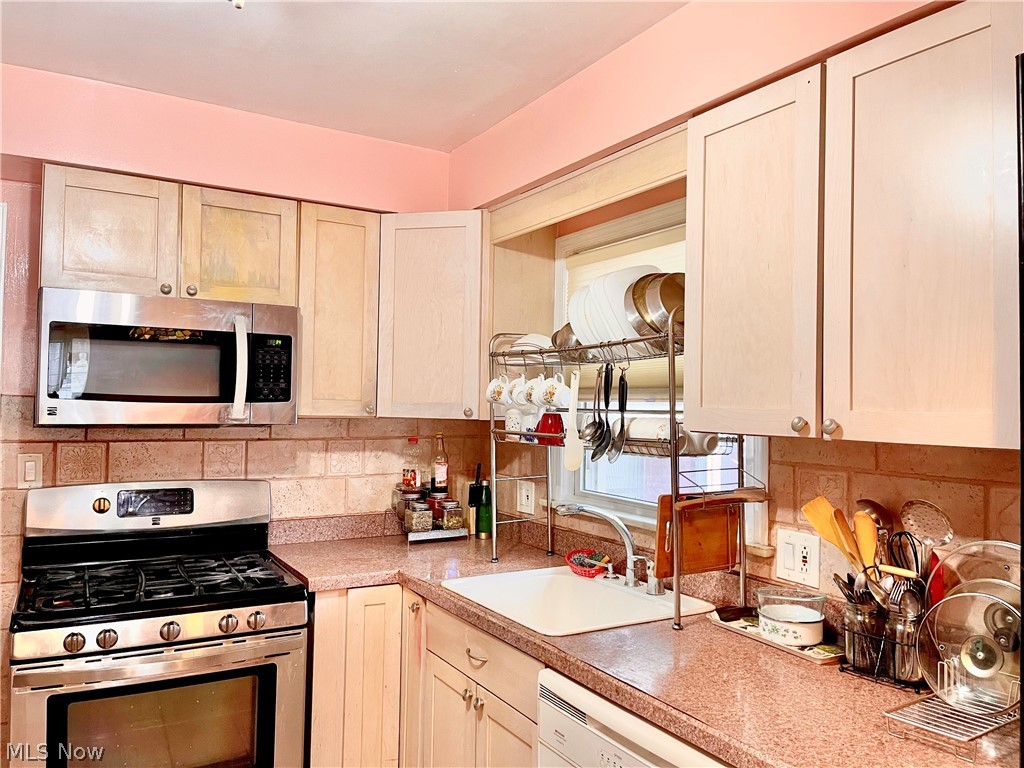 Dill Ave Sub/G Caprettas - Residential