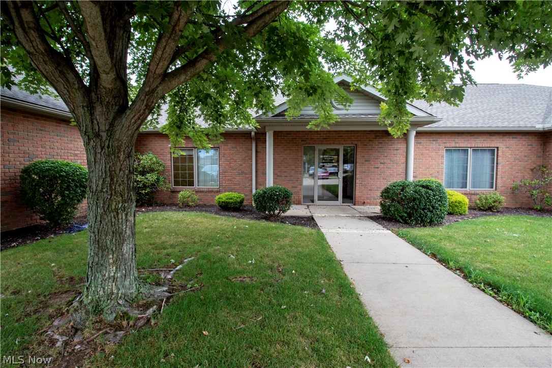 Very nice professional building in Wooster north end. 1,100 sq. ft., restrooms, kitchenette, large offices and waiting room.