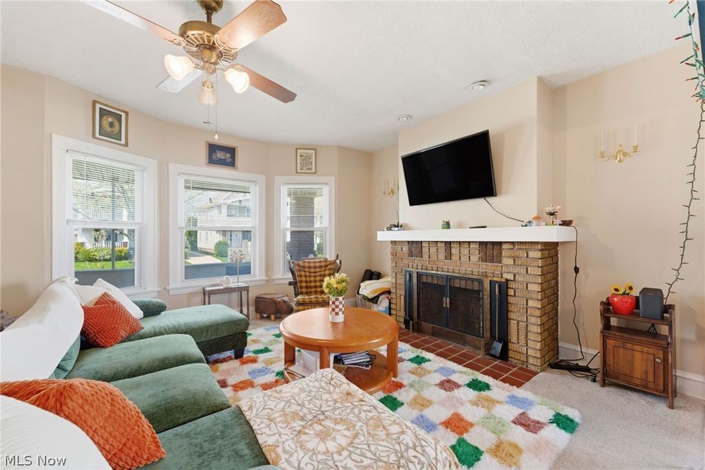 Photo of 2087 Chesterland Avenue, Lakewood, OH 44107 (MLS # 5200840)