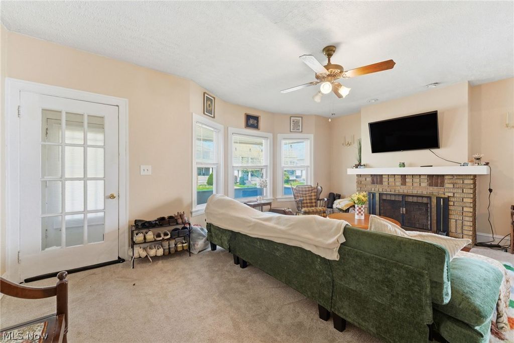 Photo of 2087 Chesterland Avenue, Lakewood, OH 44107 (MLS # 5200840)