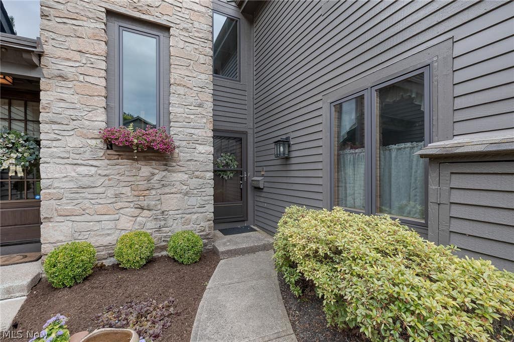 Photo of 1025 Stonewood Court, Westlake, OH 44145 (MLS # 5220287)